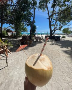 Anikha Instagram - 🌴🥥
@picstory_josecharles 

@masholidaystours 
#karthikalyani