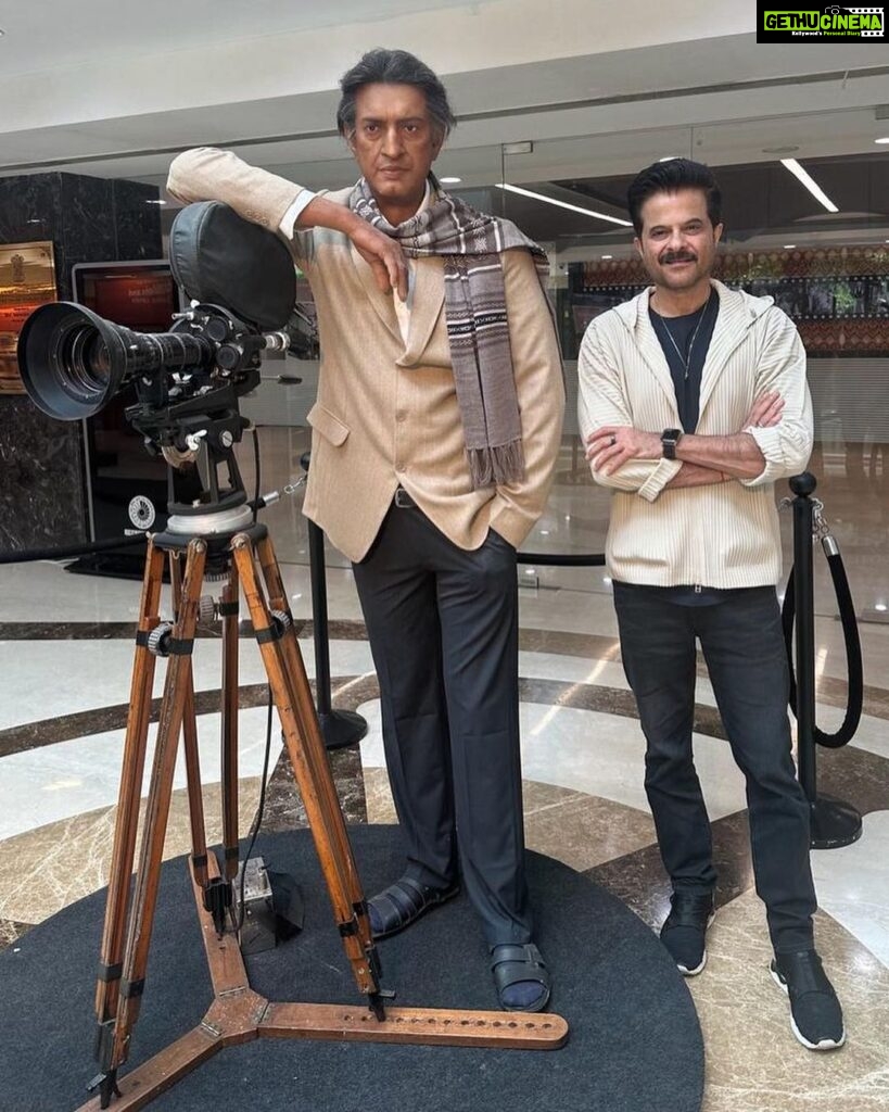 Anil Kapoor Instagram - Few of my favourite moments at the museum- With the greatest filmmaker ever Satyajit Ray…. One of my favourite films Garm Hava …the film holds a lot of relevance today also…I was very fortunate to work with Mr. M.S Sathyu in my first film #KahanKahanSeGuzarGaya…