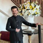 Anil Kapoor Instagram - Today in the Rashtrapati Bhavan, I had the incredible opportunity to meet the women and men who quite literally run our country. At the helm of our leadership is a lady so humble, warm and welcoming that you feel like you've known her forever. Guiding her are some of the smartest men and women who serve as ministers and supporting her behind the scenes is the most selfless group of people guarding her and serving their country in turn. It was both humbling and gratifying to know that our country is in such strong and capable hands and I'm so thankful for the opportunity to get to witness them in action. No better way to celebrate our #IndependenceDay! Vande Mataram! 🇮🇳🙏 Delhi, India