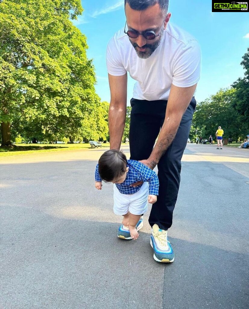 Anil Kapoor Instagram - Happy Birthday my son @anandahuja! Since you came into our lives, you have been an adoring son to us, an amazing partner to Sonam and now, the most incredible father to Vayu. Sunita and I always talk about how lucky Vayu is to have a father as doting and committed as you! Watching you with Vayu makes me wish I had been able to spend more time with my kids when they were younger... You've set new standards for fathers everywhere, and I for one, will try to live up to them as best as I can 🤗 Love you!