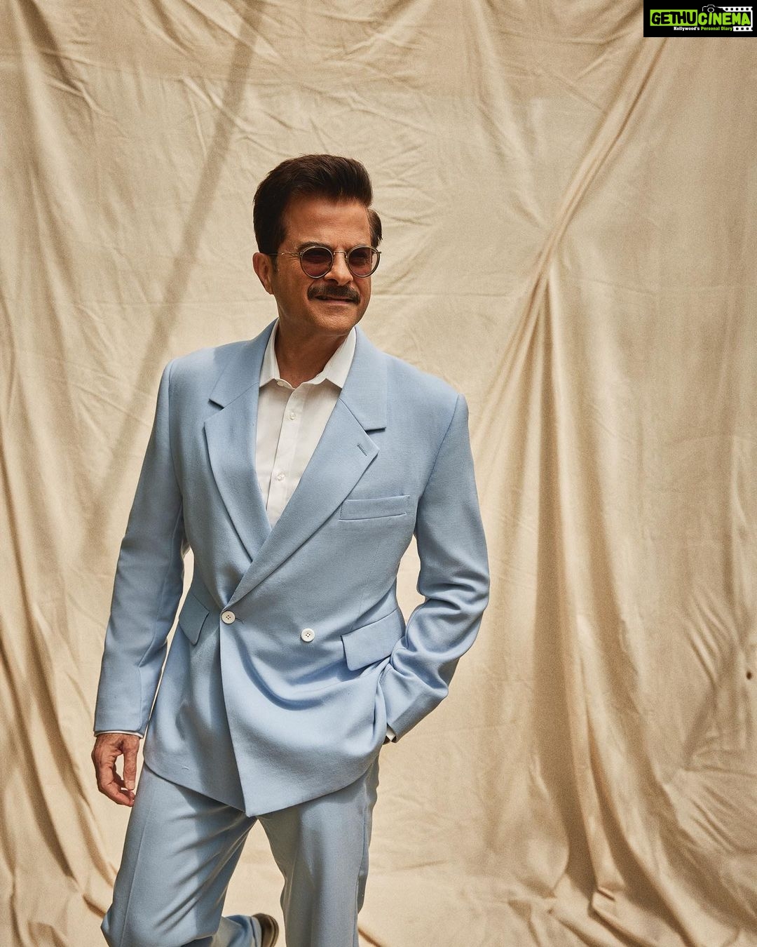 Anil Kapoor Instagram - High on #tiff energy! #thankyouforcoming 📸: @sheldon.santos Stylist: @saloniparekh__ Makeup Artist: @deepakchauhanartist Hairstylist: @raskarjaipal @whynot_byzeeba @tiff_net #tiff23 Toronto, Canadá