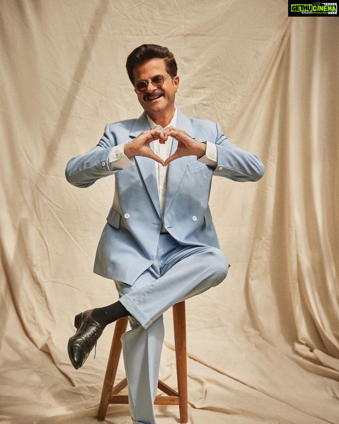Anil Kapoor Instagram - High on #tiff energy! #thankyouforcoming 📸: @sheldon.santos Stylist: @saloniparekh__ Makeup Artist: @deepakchauhanartist Hairstylist: @raskarjaipal @whynot_byzeeba @tiff_net #tiff23 Toronto, Canadá