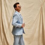 Anil Kapoor Instagram - High on #tiff energy! #thankyouforcoming 📸: @sheldon.santos Stylist: @saloniparekh__ Makeup Artist: @deepakchauhanartist Hairstylist: @raskarjaipal @whynot_byzeeba @tiff_net #tiff23 Toronto, Canadá