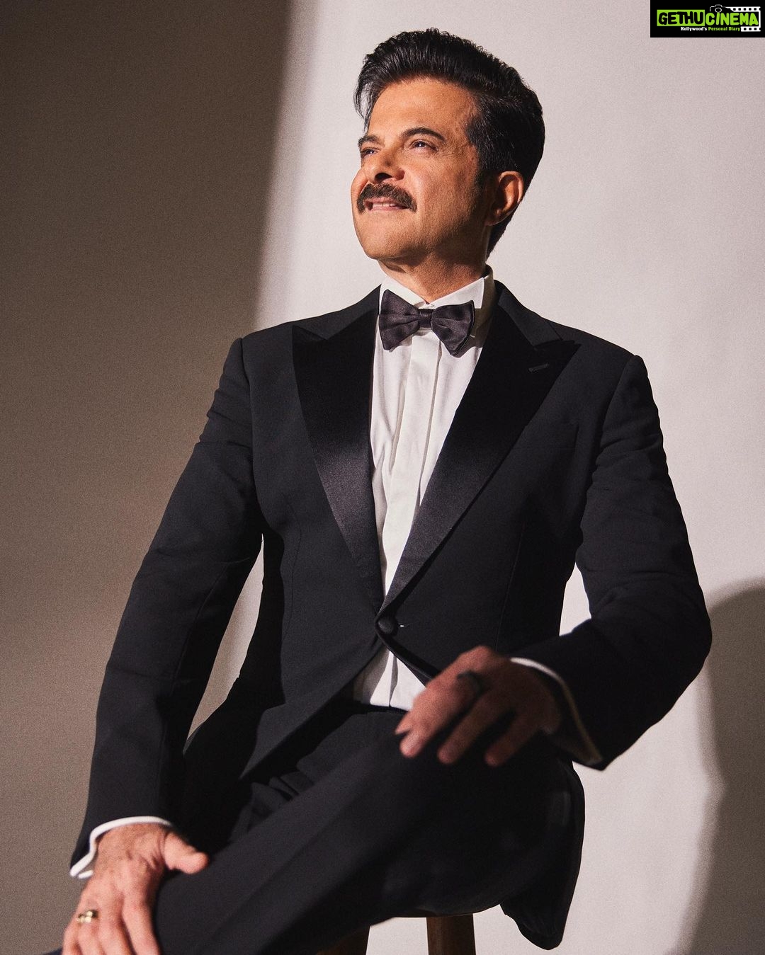 Anil Kapoor Instagram - Cool, confident & commanding! #tiffready #ThankYouForComing ๐ธ : @sheldon.santos Stylist: @saloniparekh__ Makeup Artist: @deepakchauhanartist Hairstylist: @raskarjaipal @whynot_byzeeba @tiff_net #tiff23 Roy Thomson Hall