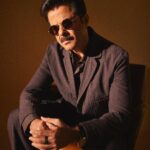 Anil Kapoor Instagram - Dapper & Daring #TIFFReady #ThankYouForComing 📸 : @sheldon.santos Stylist: @saloniparekh__ Makeup Artist: @deepakchauhanartist Hairstylist: @raskarjaipal @whynot_byzeeba @tiff_net #tiff2023 Toronto, Ontario