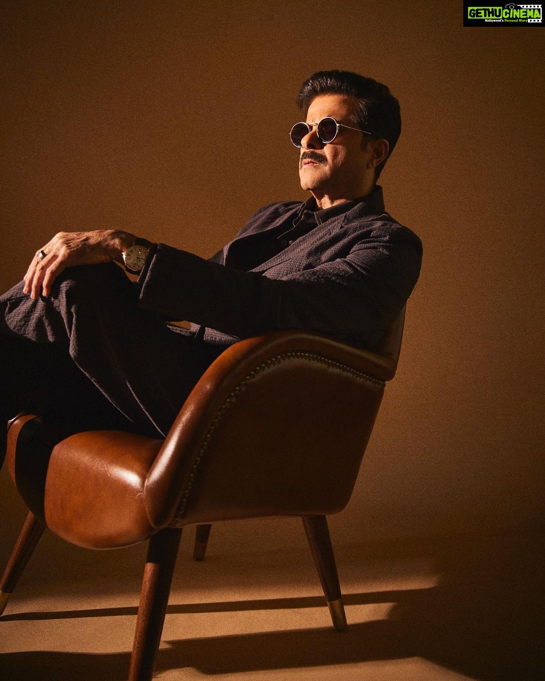 Anil Kapoor Instagram - Dapper & Daring #TIFFReady #ThankYouForComing 📸 : @sheldon.santos Stylist: @saloniparekh__ Makeup Artist: @deepakchauhanartist Hairstylist: @raskarjaipal @whynot_byzeeba @tiff_net #tiff2023 Toronto, Ontario