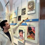 Anil Kapoor Instagram - Few of my favourite moments at the museum- With the greatest filmmaker ever Satyajit Ray…. One of my favourite films Garm Hava …the film holds a lot of relevance today also…I was very fortunate to work with Mr. M.S Sathyu in my first film #KahanKahanSeGuzarGaya…