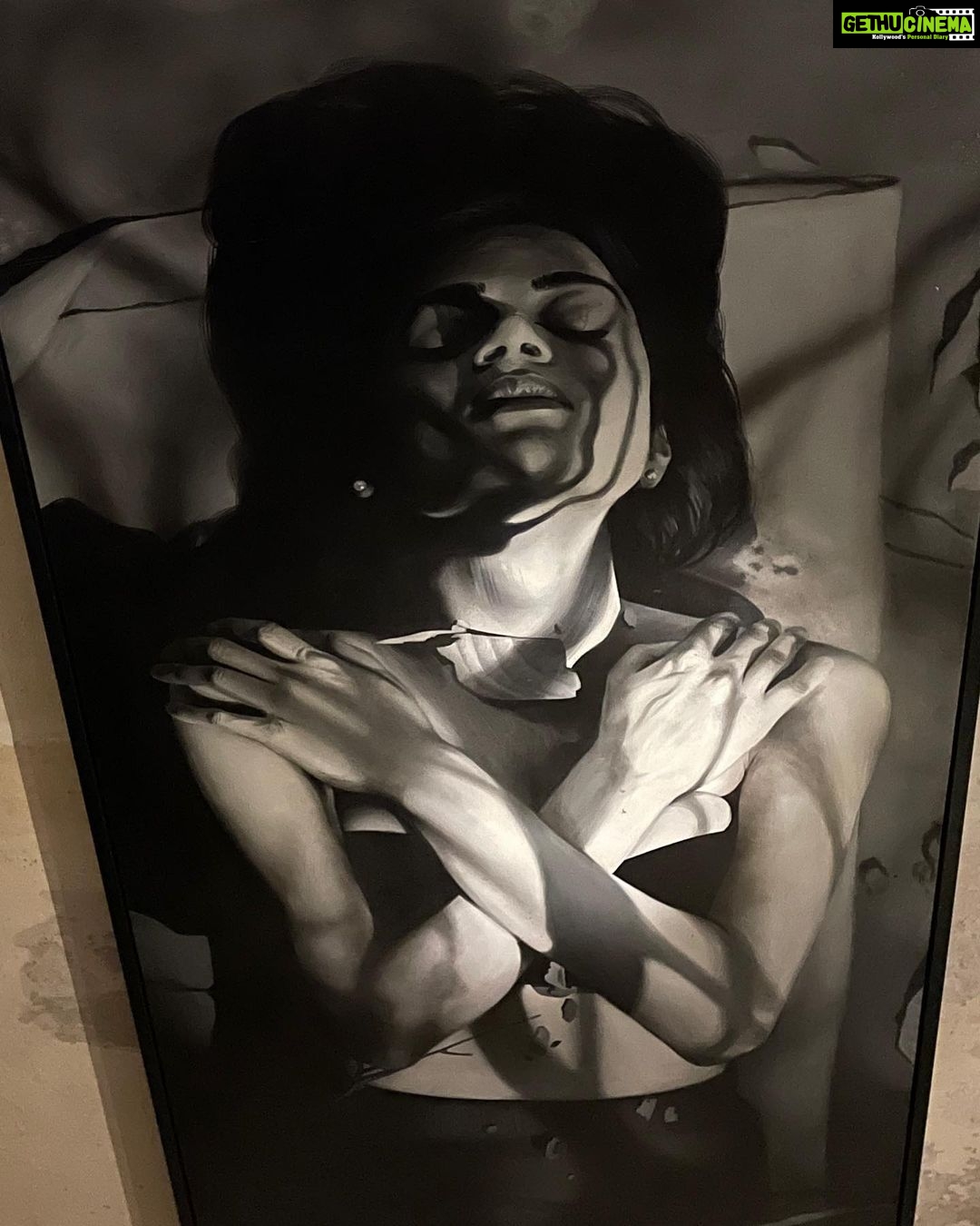 Anisha Victor Instagram - Art night 🖼️ Thursday with the launch of gallery @xxl.gallery exhibition OUTSIDERS. Huge congratulations to the team and @merchantofmuziris on this labour of love, so proud of you! 🌸 #art #artnight #galleryXXL
