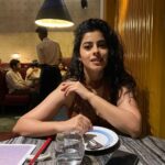 Anisha Victor Instagram - 🧡🧡🧡 Me and my beloved Gin 🥃 🍊 Gin lovers raise your hand (or glass😜) 🙋🏻‍♀️ Foo