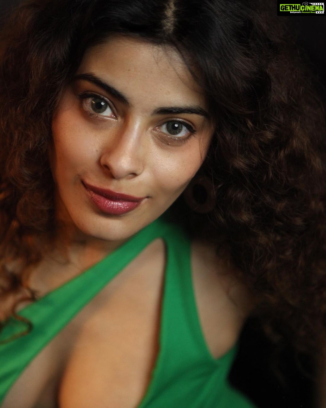 Anisha Victor Instagram - Donβt stop Be-leafing π . . πΈ @catswhisker HMU and styled by Moi π #green #zaraindia #fashioninfluencer #styling