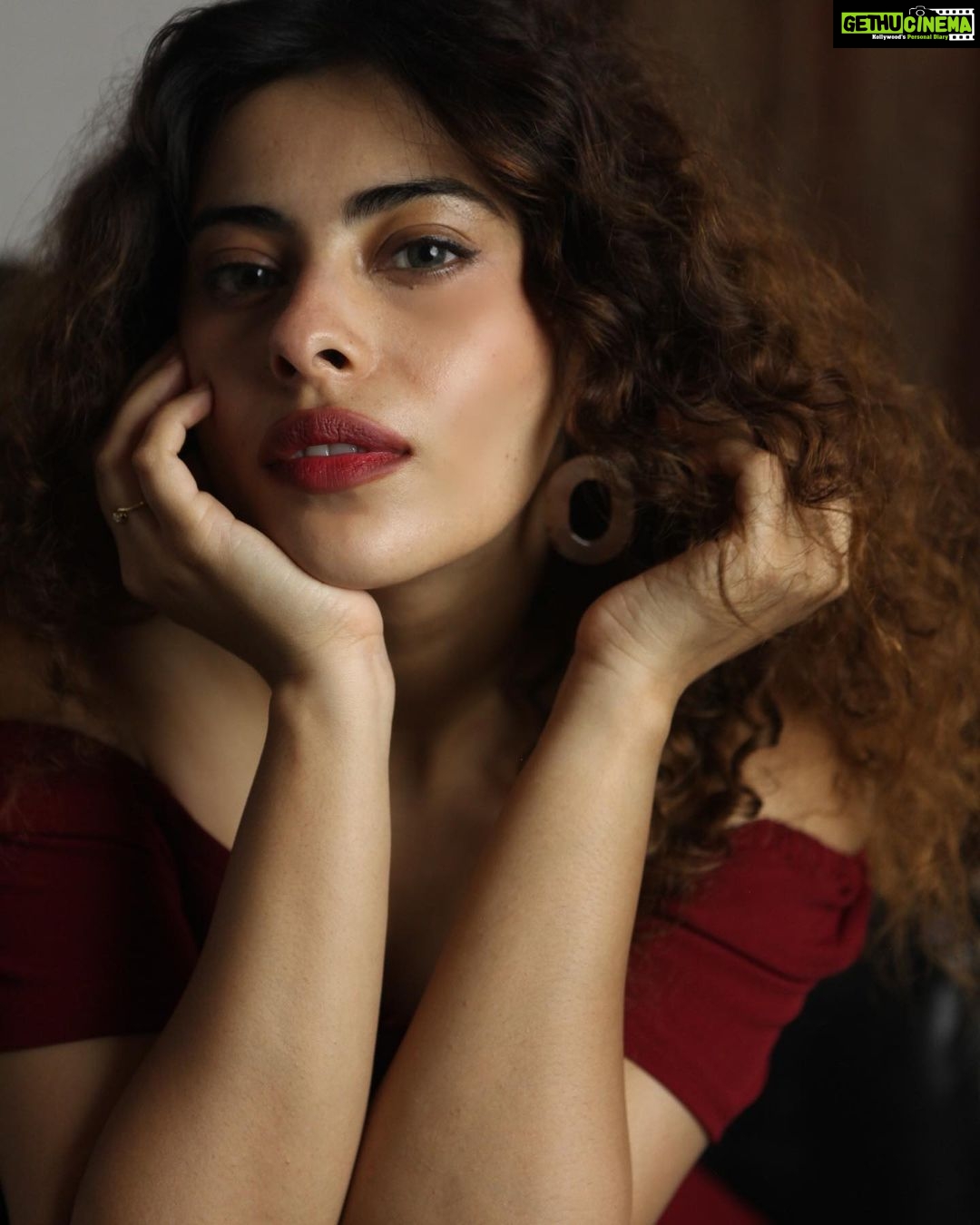 Anisha Victor Instagram - Proud supporter of messy hair 🌹 . . 📸 @catswhisker #tuesdayvibe #messyhair #messyhairgirl #portrait
