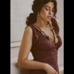 Anisha Victor Instagram – 🍩
📷 & styled by- @sonamdoesmakeup 
Make up- @sitalmakeup 
Wearing- @deme_love_ 
#portrait #phototshoot #fashionphotography #outdoor #southbombay