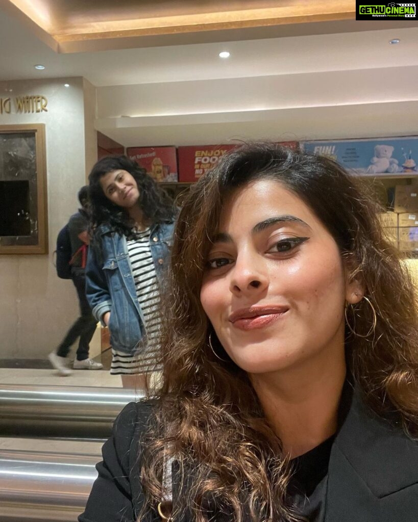 Anisha Victor Instagram - Finalllllly!! 🎥 #oppenheimer Usually for a night show I would just put on my pyjamas but not this time..not this time. Sooo good.Not even once did I feel the length of the movie 🍿 Also have never seen movie goers fashion so divided between Black and Pink and I am loving the energy! Must get my pink ensemble ready for the next one 😄 Metro Inox, Marine Lines