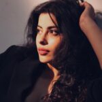 Anisha Victor Instagram – Keep your face always toward the sunshine and shadows will fall behind you. ☀️ 
.
.
In @zara jacket
📷 @catswhisker 
#WaltWhitman #quotestoliveby #midweek #homestudio #sunlight #zaraindia