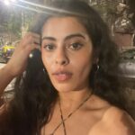 Anisha Victor Instagram - Art night 🖼️ Thursday with the launch of gallery @xxl.gallery exhibition OUTSIDERS. Huge congratulations to the team and @merchantofmuziris on this labour of love, so proud of you! 🌸 #art #artnight #galleryXXL
