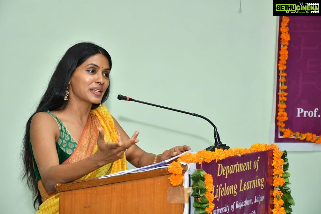 Anjali Patil Instagram - The 36 hours around ‘National Women Conference’ in Jaipur was all about meeting 1. Girls who are raised by sensitive men. 2. Men and Women who switch between their societal roles effortlessly. 3. Women who nurture homes, university departments and minds. 4. Men who are absolutely comfortable with their femininity and the masculinity of the woman. What a joy and honour to be alive, to see the world through their minds. To know and hope for a far more balanced world. Thank you so much! @tumushiva @rajasthanunivercity_jaipur Rajsthan University Jaipur