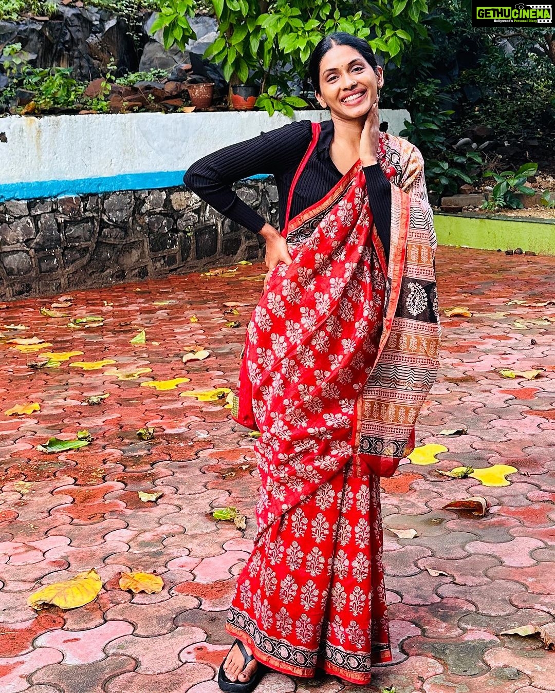 Anjali Patil Instagram - And some days are filled with details of magic everywhere. The neon green grace swirls and moves through your fingers. Slipping through your eyelids making you dizzy and then holding your ground with all its strength. You step in/as her. Somedays the gang of parrots, the lonely guard and the baby kitten takes over your world, opening a small portal to the other side. The days when you walk and vanish in the same air. The days of no return.