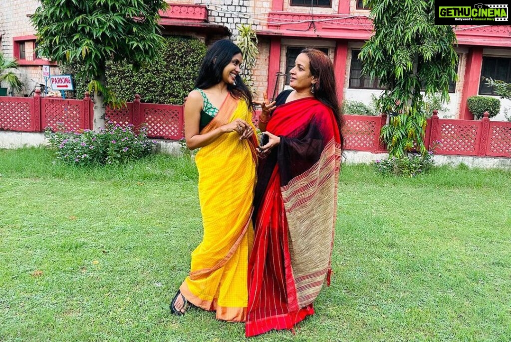 Anjali Patil Instagram - The 36 hours around ‘National Women Conference’ in Jaipur was all about meeting 1. Girls who are raised by sensitive men. 2. Men and Women who switch between their societal roles effortlessly. 3. Women who nurture homes, university departments and minds. 4. Men who are absolutely comfortable with their femininity and the masculinity of the woman. What a joy and honour to be alive, to see the world through their minds. To know and hope for a far more balanced world. Thank you so much! @tumushiva @rajasthanunivercity_jaipur Rajsthan University Jaipur