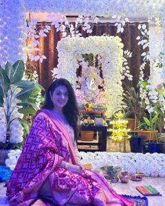 Anjana Sukhani Instagram - May the blessings of Shree Ganesha be with you and your family forever! Happy Ganesh Chaturthi ✨🩷🙏🏻
.
.
.
#ganpatibappamorya #anjanasukhani