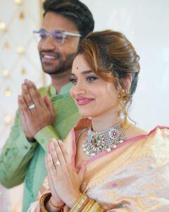Ankita Lokhande Instagram - Happy one year of our happy place ✨ Time really flies right!! I still remember when you bought this house for us baby how excited and happy u were because this was ur first home in mumbai . And finally the day we shifted ahhh!! How beautiful and memorable day was .. It was 10-06-22 and yesterday we completed one year of our happy place ✨ A whole year !!! It has been a roller coaster with lots emotional and lots of beautiful feelings and lots of love and memories.. when I see our home I feel only blessed and feel so grateful.. so Thanku baby for giving me our home which we call it our happy place ❤️ Happy 1st anniversary dear home 🏠 Stylist @castelino_priyanka Saaree @asopalav @saree.com_by_asopalav Jewels @angelzbypreetibedi @aaayeshamehta Vicky Stylist @castelino_priyanka Outfit @sshomme Hair- @the_art_case_byfarah Make up - @cashmakeupartistry Shot by - @jogi.media