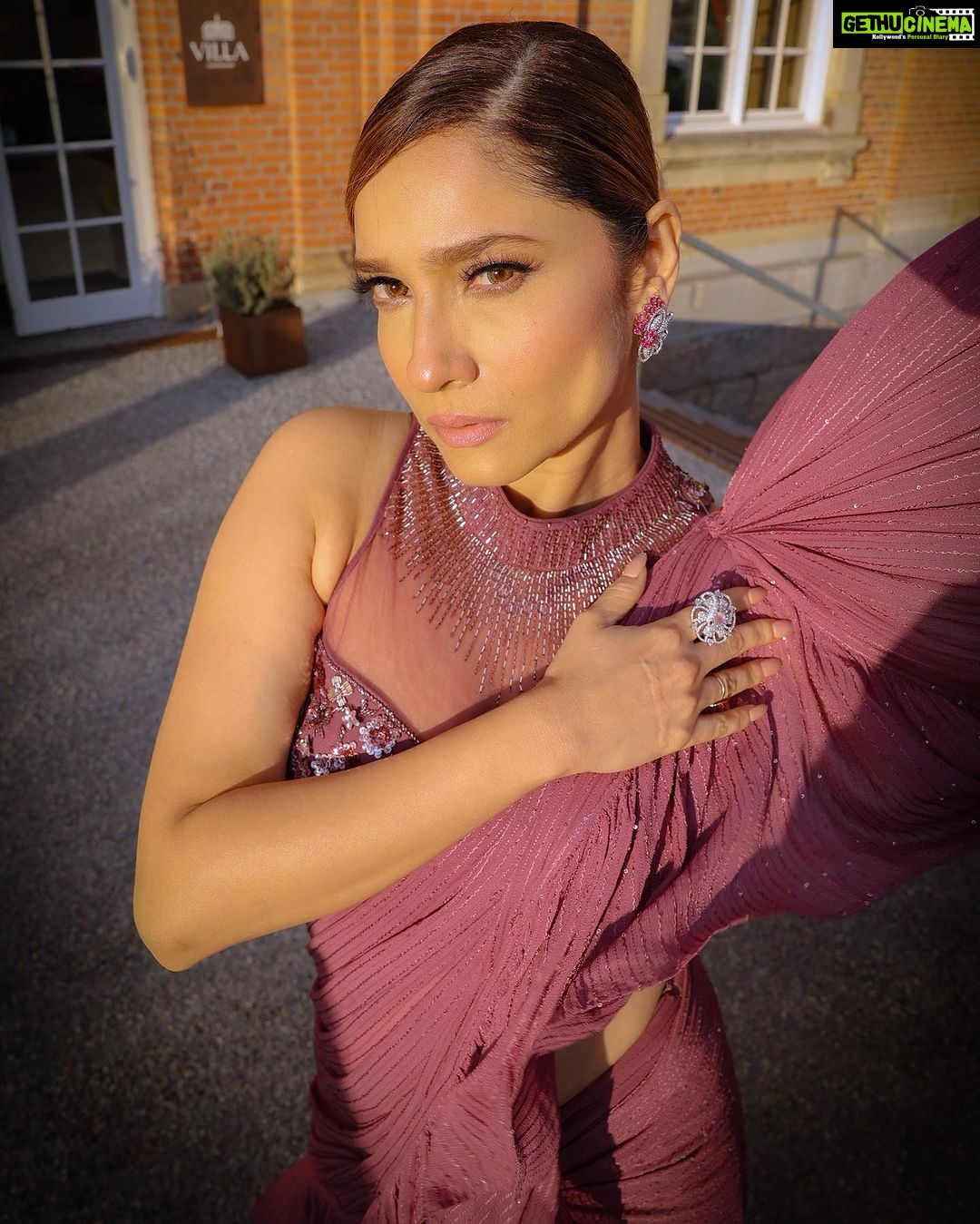 Ankita Lokhande Instagram - Make it simple but significant ✨ Stylist: @castelino_priyanka Makeup & Saree draping @bridalsbybutterfly Hair @tadsha.makeupandhair Photographer @vividmemoir.dk Ankita wearing: @rachitkhannaofficial Jewellery @anshgemsofficial Vikas wearing @rachitkhannaofficial Stylist: @castelino_priyanka