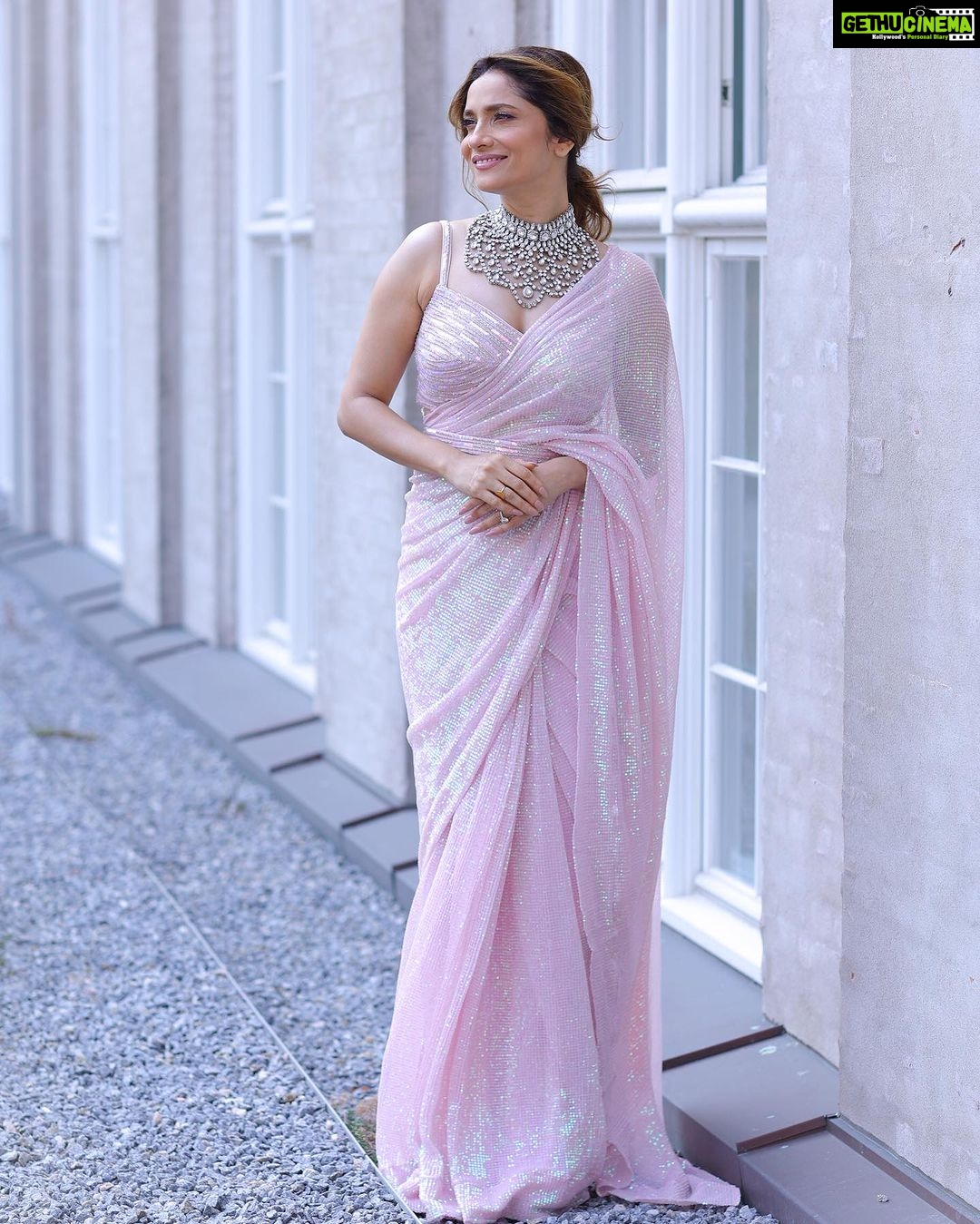 Ankita Lokhande Instagram - Keep your face always towards the sunshine and shadows will fall behind you ✨☀️. Stylist: @castelino_priyanka Makeup, Hair & Saree draping @bridalsbybutterfly Photographer @vividmemoir.dk wearing: @rachitkhannaofficial Jwellery @rezachirag
