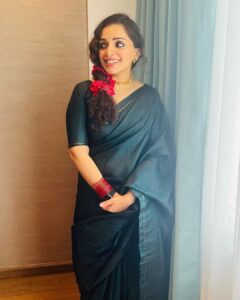 Ann Augustine Instagram - Ladybug 🐞 

Wearing  @chelaclothing 
Thank you! @neenupalackal 

#ladybug #grace #love #engagement #saree #kanjeevaram #kuppivala #oldsoul #jewelleryaddict #art #sisterhood #coffeeaddict #artlover