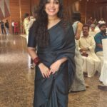 Ann Augustine Instagram - Ladybug 🐞 Wearing @chelaclothing Thank you! @neenupalackal #ladybug #grace #love #engagement #saree #kanjeevaram #kuppivala #oldsoul #jewelleryaddict #art #sisterhood #coffeeaddict #artlover