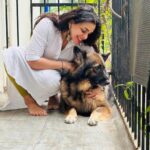 Ann Augustine Instagram - Maggie! 🍜 #maggie #sweetestdogever #dogsofinstagram #shepherd #seniordogsarethebest #gundu #jewelleryaddict #curls #coffeeaddict #cotton #artlover