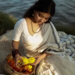 Anna Ben Instagram – πΈβ€οΈ May you have a tummy full of sadhya and three types of payasam today….. Happy Onam people β¨π