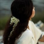 Anna Ben Instagram – πΈβ€οΈ May you have a tummy full of sadhya and three types of payasam today….. Happy Onam people β¨π