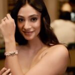 Anukreethy Vas Instagram – Join @anukreethy_vas as she is absolutely mesmerized by VBJ’s dazzling diamond collection, which seems like it was tailor-made to fulfil her dreams of radiance and opulence. 

On her quest to find the perfect jewellery to adorn for a Reception, she steps into the exquisite world of VBJ & her eyes instantly light up with fascination and admiration. 

The sparkle of the diamonds seems to mirror the joy in her eyes as she envisions herself wearing these timeless treasures.

Discover your own moment of timeless elegance with VBJ’s exquisite diamond collection. Visit the store today!
📍Anna Nagar | Anna Salai

Product codes :
Necklace – 137IH2361461 , 137JJ2388326
Ring – 138A25328 , 138JJ23514062 
Bracelet – 191IH2350377 
Bangle – 135A17141
Earrings – 139JJ2382929 , 139A73054
.
.
#vbj #vbjjwellery #anukreethyvas #kollywood #kollywoodcinema #kollywoodactress #tollywood #tollywoodactress @vummidibangaru @kirthiga_m_lokesh @therouteofficial @kiransa @archana.karthick Chennai, India