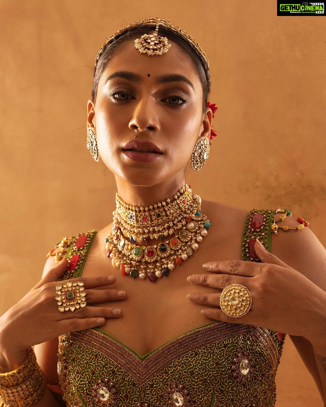 Anukreethy Vas Instagram - Elegance is the only beauty that never fades - @audrey.hepburn 🌙 . . Shot: @1928.in Styling: @stylingbykarthikaswin Makeup: @kalwon_beauty Hair: @hair_by_aiswaryaraj Outfit: @scubedesignerwear @shahid_7creations Jewellery: @shayagrams @mintandmilkpr . #anukreethyvas #photographylovers #photography #trending #trendingsongs #trend #explore #explorepage #styling #editorial #modeling #vogue #makeupartist #makeup #makeuptrends #pose #missindia2018 #kollywoodcinema #kollywood #kollywoodactress #tollywood #tollywoodactress #tollywoodactress😍 #photooftheday #photographylovers