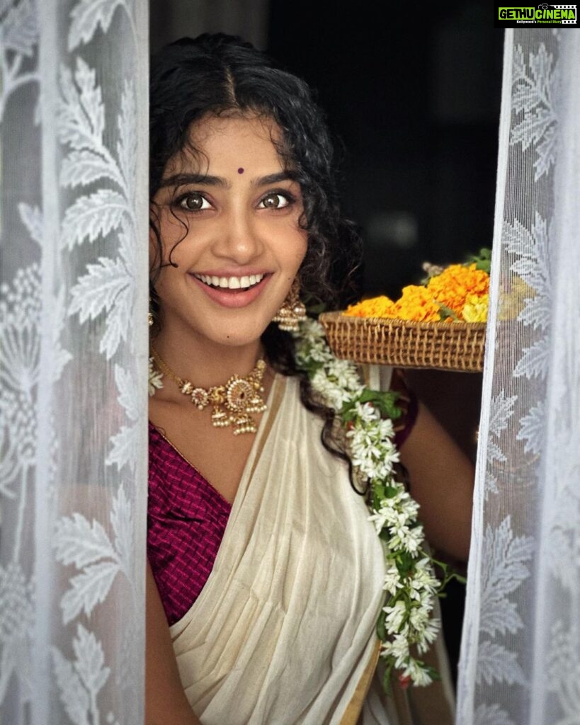 Anupama Parameswaran Instagram - And my Onam goes like that 🌺 🌺🌺 PS - last picture can break your heart ❤️‍🩹 PC @nihal_kodhaty Styling @seetaranikodhaty