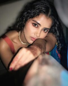 Anupama Parameswaran Instagram - An artists muse. 

Saree @seetaranikodhaty 
Photography @nihal_kodhaty 
MUA @anupamaparameswaran96 🤣