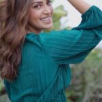 Anushka Ranjan Instagram - #AD I am in love with Garnier’s Virtual Try-On Tool and its my go to for hair color shade selection. Virtually try various shades and find the perfect hair color shade for yourself, that too at a click of a button. With a user-friendly interface, Garnier Virtual Try-On Tool offers a seamless experience to everyone with different hair types and textures. Make sure you do it in a well-lit room and if using a picture use a clean, filter free picture with balanced lighting! ✅Head to Garnier’s website ✅Hair color section ✅Select the Virtual Try-On Tool ✅Choose to either upload a picture or do a live try on ✅Select the preferred option and find your perfect shade! #VirtualTryonwithGarnier!