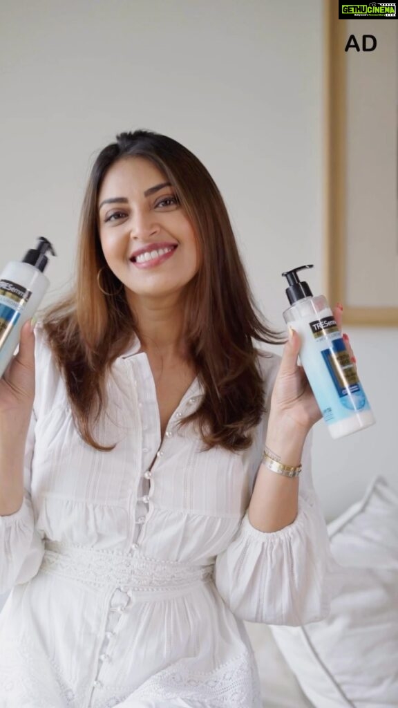 Anushka Ranjan Instagram - Wondering how my hair stays so fresh even after 3 days of monsoon frizz? Well those days are gone where monsoon meant dry & dull hair. Because I use the new Tresemme Pro Pure Moisture Boost range! It’s infused with hyaluronic acid, and it gives me a 3 days non-stop hydrated look, leaving my hair so bouncy and vibrant! I’d call this one a monsoon essential! So what are you waiting for? Head to @tresemmeindia ‘s bio, click on the link and get yours today! #TresemmeProPure #HyaluronicAcid #MoistureBoost #HydratedHair #BouncyHair #VibrantHair #NoSulphates #NoParabens #NoDyes #NoMineralOils #CleanBeauty #TresemmeIndia #MonsoonEssential #Shampoo #Conditioner #HairRoutine #HairMask #ad
