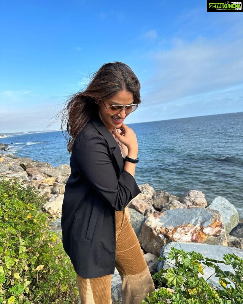 Anushka Ranjan Instagram - 🩵🤎 Malibu, California