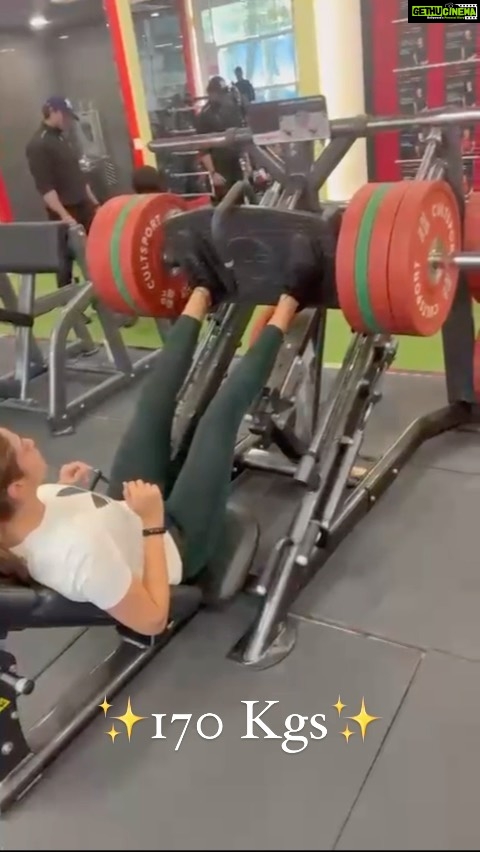 Anushka Ranjan Instagram - Trying trying and getting there👟 170 kgs leg press and hoping to hit 200 soon 🫶🥲 #NoPainNoGain