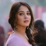 Anushka Shetty Instagram - #Newprofilepic 😉 #MissShettyMrPolishetty on August 4th 💜 Can’t wait to meet u all in theatres 🤗 Lovessssss🩷 @naveen.polishetty @uvcreationsofficial @maheshbabu_pachigolla @radhan_music #kotagirivenkateswararao @rajeevan.n @jayasudhakapoor #Nasser @tulasiactress @sharma_murli @the_real_reel_sonia @a.gomatam @udaykumar_mix @kabilanchelliah @filmsandfood_ @wallsandtrends @adityamusicindia