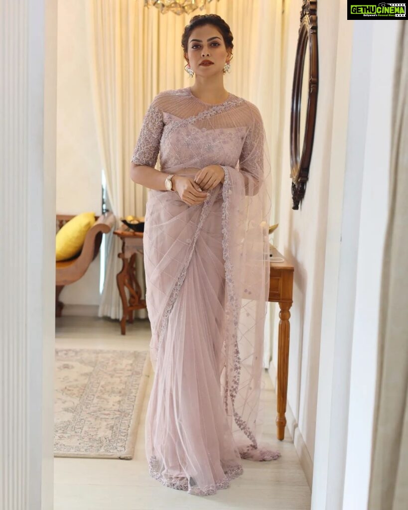 Anusree Instagram - Being bold and beautiful but in Dusky lavender...the colour of landscape...the colour of happiness...in my favourite attire " the saree" ...with head in the clouds and feet in the ground... I walk forward ❤️💃.. MaH @sajithandsujith Outfit @alankaraboutique Accessories @varuthri_findings