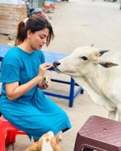 Anusree Instagram - Give your love and affection towards animals....will be returned in abundance from them..more than humans….😍😍🐈🐕🐰🐇❤️❤️❤️