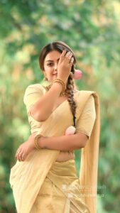 Anusree Instagram - പൂക്കളവും... ആരവങ്ങളും...ഓണക്കോടിയും ആയി ഓണത്തെ വരവേൽക്കാൻ കാത്തിരിക്കുന്ന  ഏവർക്കും ഹൃദയം നിറഞ്ഞ ഓണാശംസകൾ...

Video @pranavcsubash_photography 
Stills @nithinnarayanan_
Cuts & Edit @abhishek.g_a
MaH @pinkyvisal 
Styling @sabarinathk_ 
Saree draping @kp_thesareedrapist
Saree @kasavukada_1985
Jewells @meralda.jewels 
Location courtesy @kondai_lip_resort

#reelsinstagram #onam #celebration #onamreels #reeloftheday #traditional #setmundu #accesorios #southindianlook #favourite