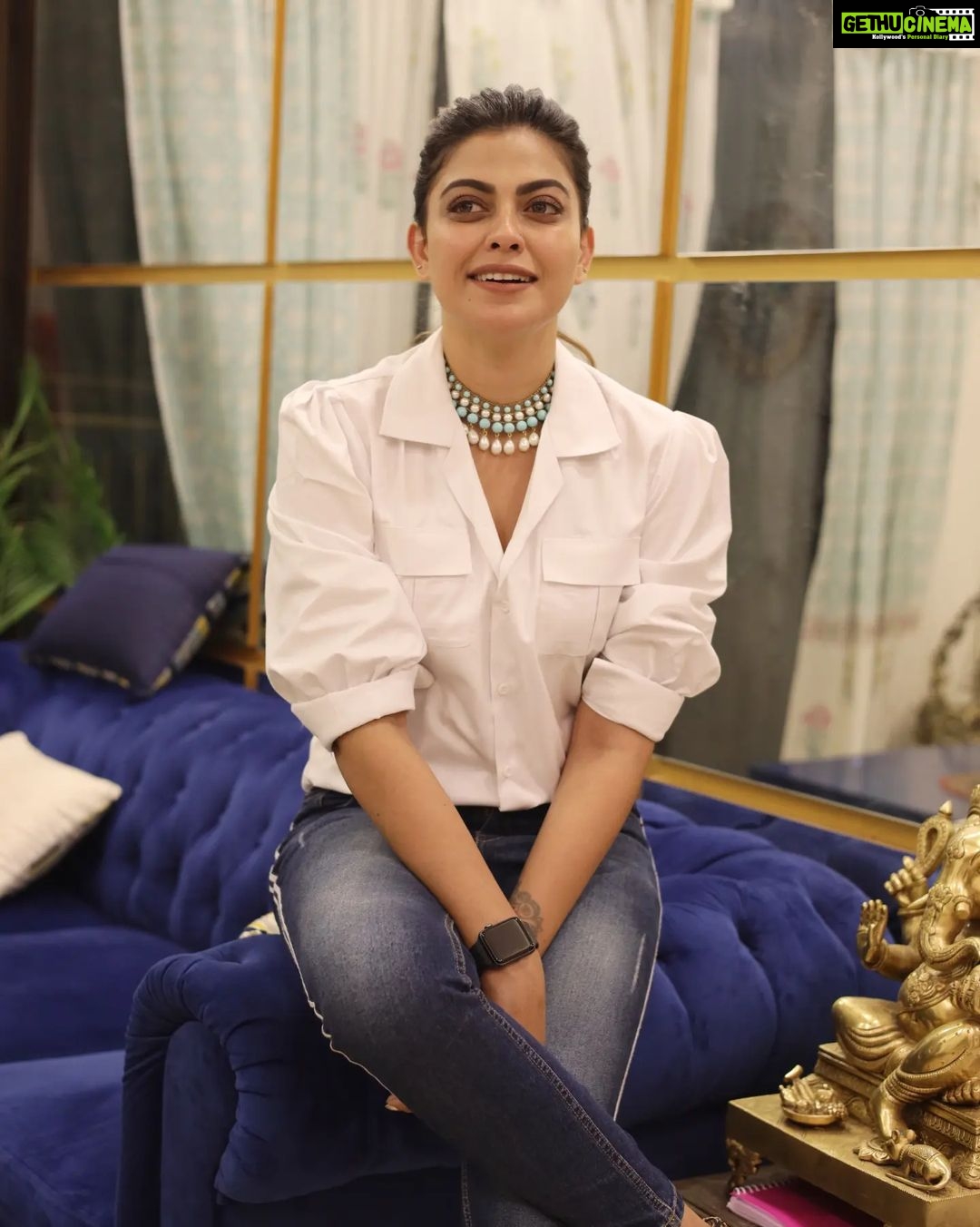 Anusree Instagram - Chilling in my big blue couch heaven wearing white clouds .....ππ€ ππ€ππ€ Makeup @pinkyvisal Hair styling @sajithandsujith Click @mahesh_bhai Styling @sabarinathk_ Outfit @men_in_q_wedding Neckpiece @varuthri_findings