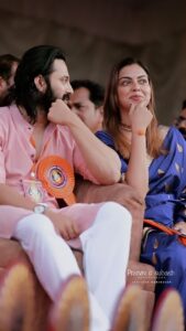 Anusree Instagram - എന്തെ ഹൃദയതാളം മുറുകിയോ...
ഏനോ ഹൃദയം ധീം ധീം സൊല്ലുതെ ...
@iamunnimukundan ❤️❤️😊

Video @pranavcsubash_photography

#songs  #favorite #unnimukundan #favouritesong #malayalam #reeloftheday
