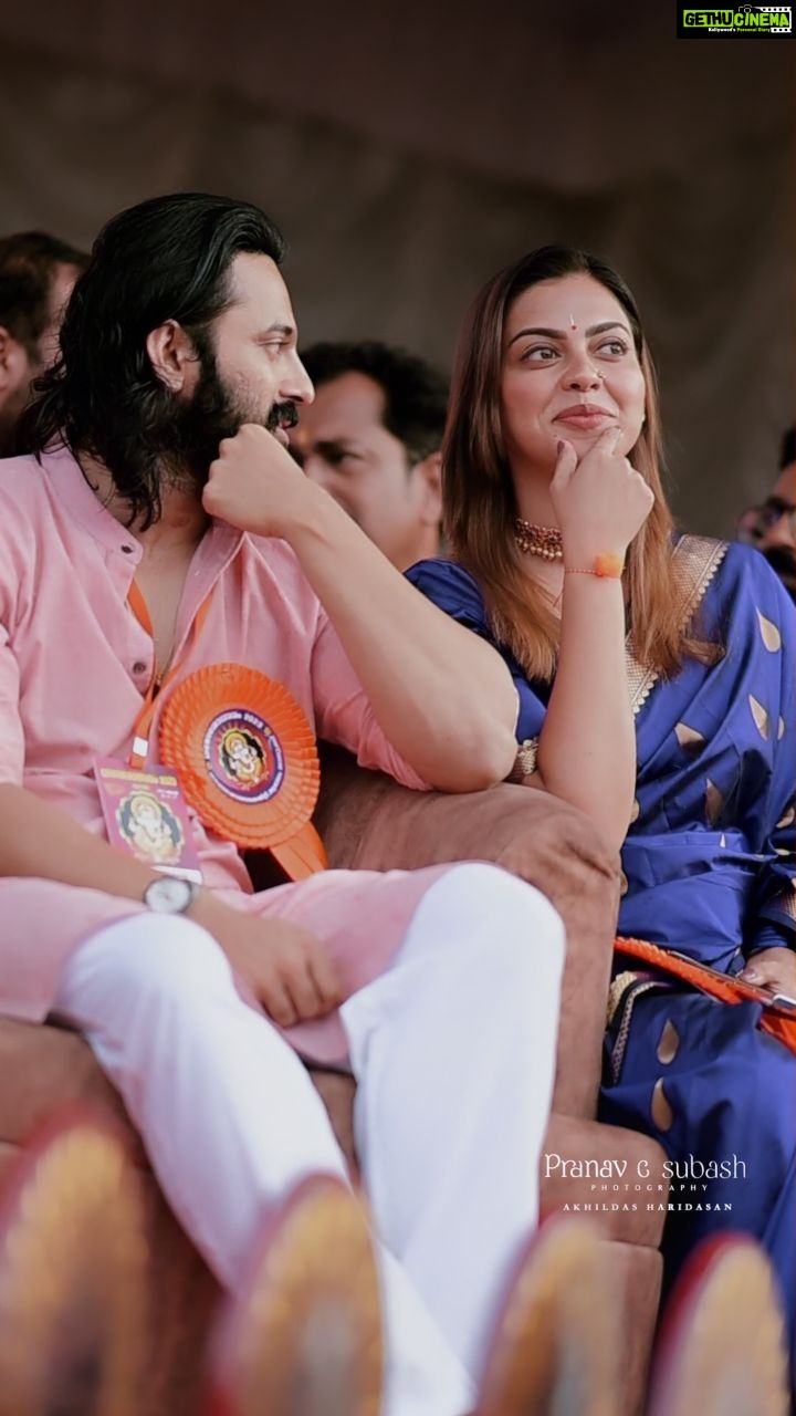 Anusree - 107.8K Likes - എന്തെ ഹൃദയതാളം മുറുകിയോ...
ഏനോ ഹൃദയം ധീം ധീം സൊല്ലുതെ ...
@iamunnimukundan ❤️❤️😊
Video @pranavcsubash_photography
#songs #favorite #unnimukundan #favouritesong #malayalam #reeloftheday