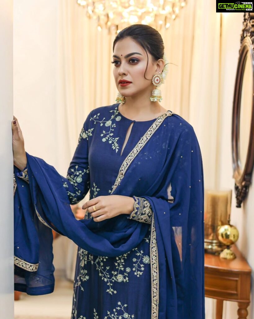 Anusree Instagram - I love all the shades of BLUE 💙.. MaH @sajithandsujith Outfit @silkycalicut