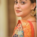 Anusree Instagram – Reflecting on the people you have loved the most can evoke a mix of emotions and cherished memories….🥰🥰❤️❤️💛💛..

MaH @pinkyvisal 
Stylist @sabarinathk_ 
Necklace&Earring @varuthri_findings 

#réel #reelvideo #tamilsong #reelmaking #reeloftheday #happiness #movies
