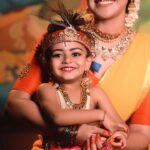 Anusree Instagram - ധർമ്മ സംസ്ഥാപനത്തിനായി ഭഗവാൻ ശ്രീകൃ്ണൻ ഭൂമിയിൽ അവതരിച്ച ദിനമാണ് അഷ്ടമി രോഹിണി.. എല്ലാ സംസാര സമസ്യകൾക്കും ഒരു മുളന്തണ്ടു കൊണ്ട് പരിഹാരം കണ്ടെത്തിയ അമ്പാടി കണ്ണൻ്റെ പിറന്നാൾ ആഘോഷിക്കാൻ എല്ലാ ഗോപന്മാരും ഗോപികമാരും ഗോകുലവും ഒരുങ്ങി കഴിഞ്ഞു...🙏🙏 ഏവർക്കും ഹൃദയം നിറഞ്ഞ ശ്രീ കൃഷ്ണ ജയന്തി ആശസകൾ!!🙏🙏 Photo @pranavcsubash_photography MaH @pinkyvisal Stylist @sabarinathk_ Blouse designed by @vasudevan.arun Personal assistant @nidhinmaniyan Location @kunnathurmanaheritage Cuts&Edit @abhishek.g_a Special thanks @anoobmurali_luv @athiraanoob_luv @mahesh_bhai @ajingsam ❤️🥰 #reelmaking #krishna #raadhekrishna #sreekrishnajayanthi