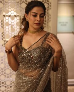 Anusree Instagram - Good things take time and a little glitter.... Be your own sparkle ...and shine all day ❤️💖..

Makeup @sajithandsujith 
Outfit @t.and.msignature 
Jewellery @m.o.dsignature
Pic @mahesh_bhai